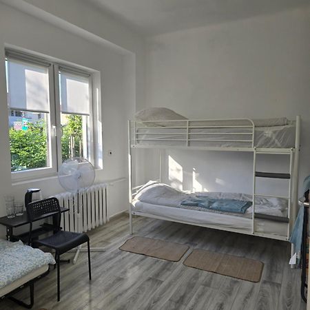 Hostel W Zielonce ジェロンカ エクステリア 写真